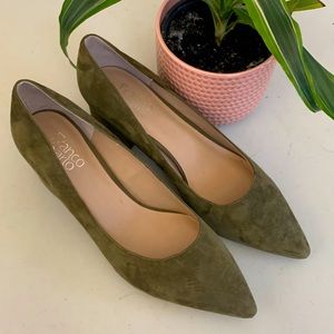 Franco Sarto ‘Callan’ Pointed Toe Pump green suede leather EUC